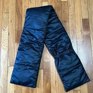 UGG puffer scarf black